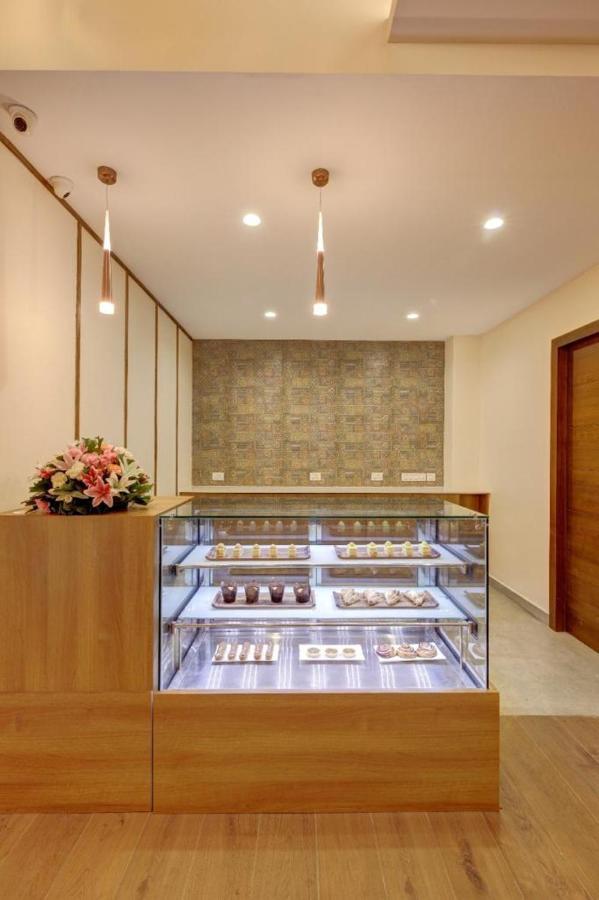 Ima House Hotel Kochi Bagian luar foto