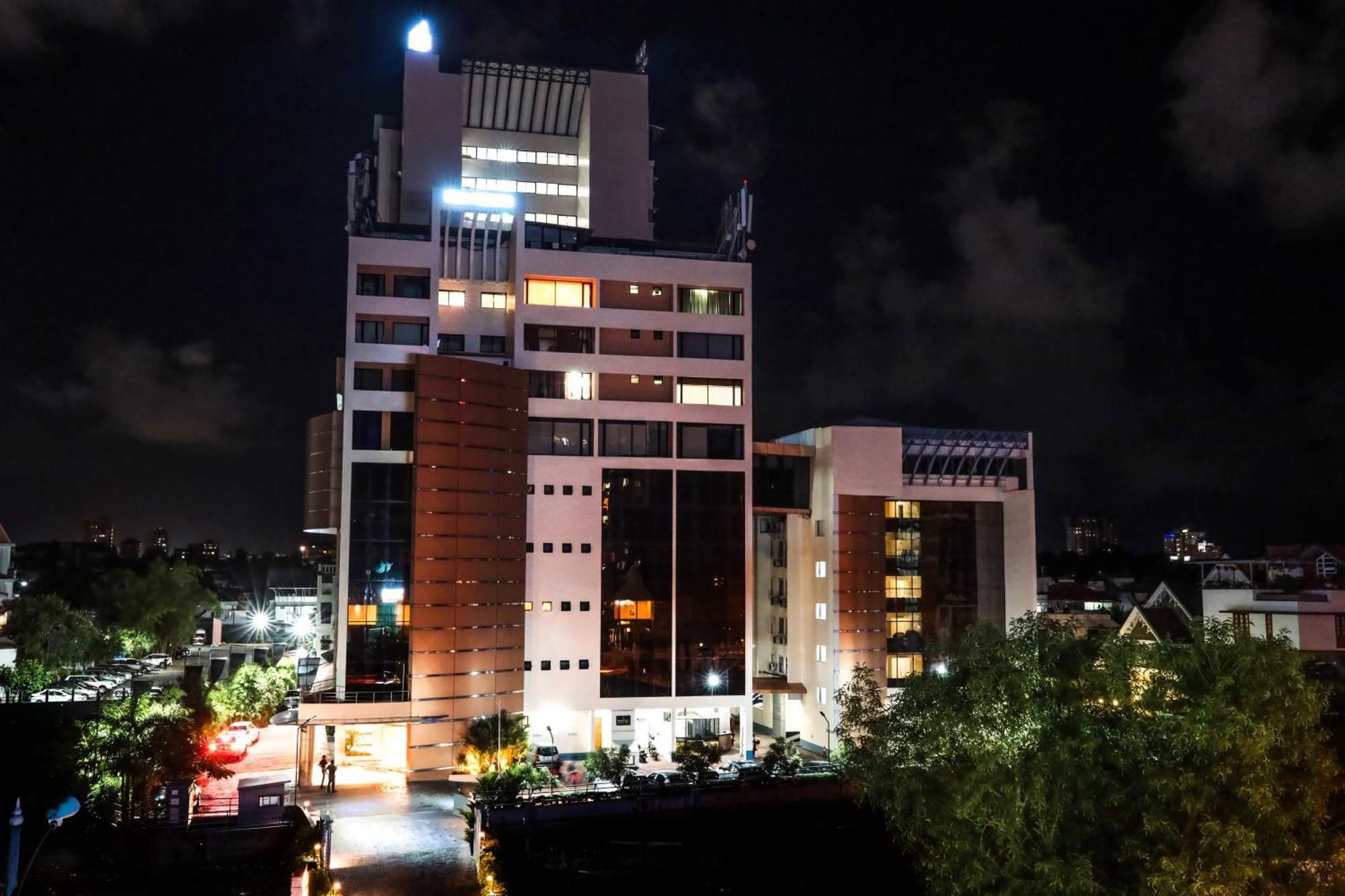 Ima House Hotel Kochi Bagian luar foto