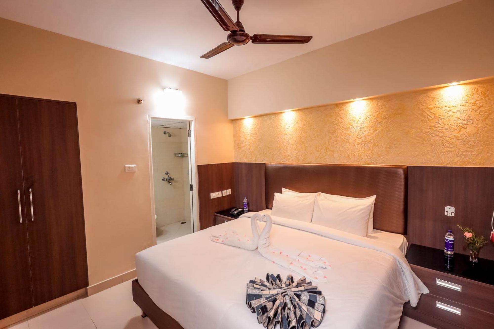 Ima House Hotel Kochi Bagian luar foto