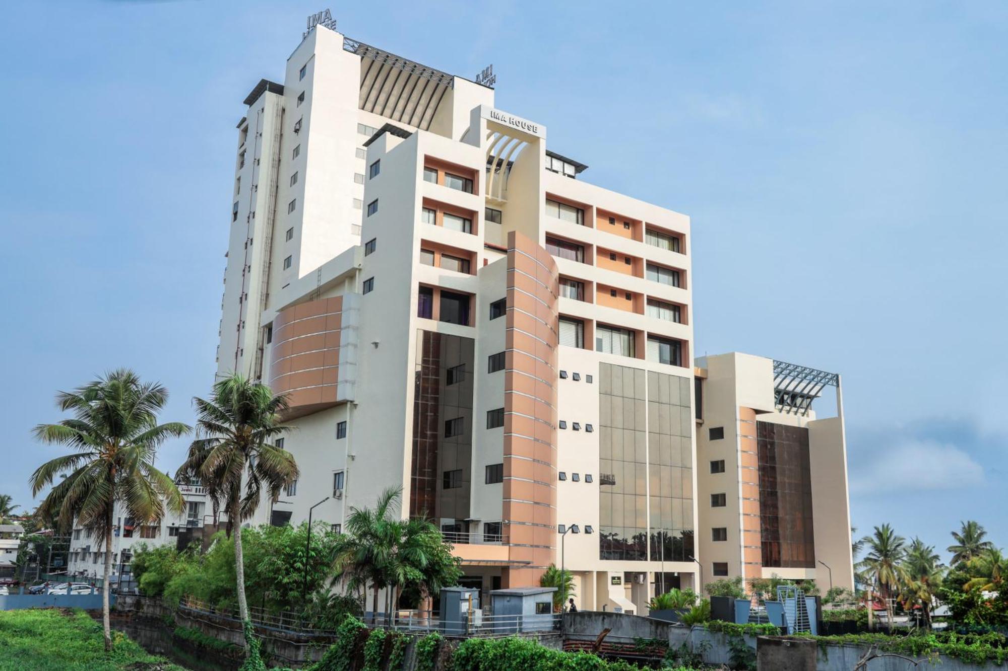Ima House Hotel Kochi Bagian luar foto
