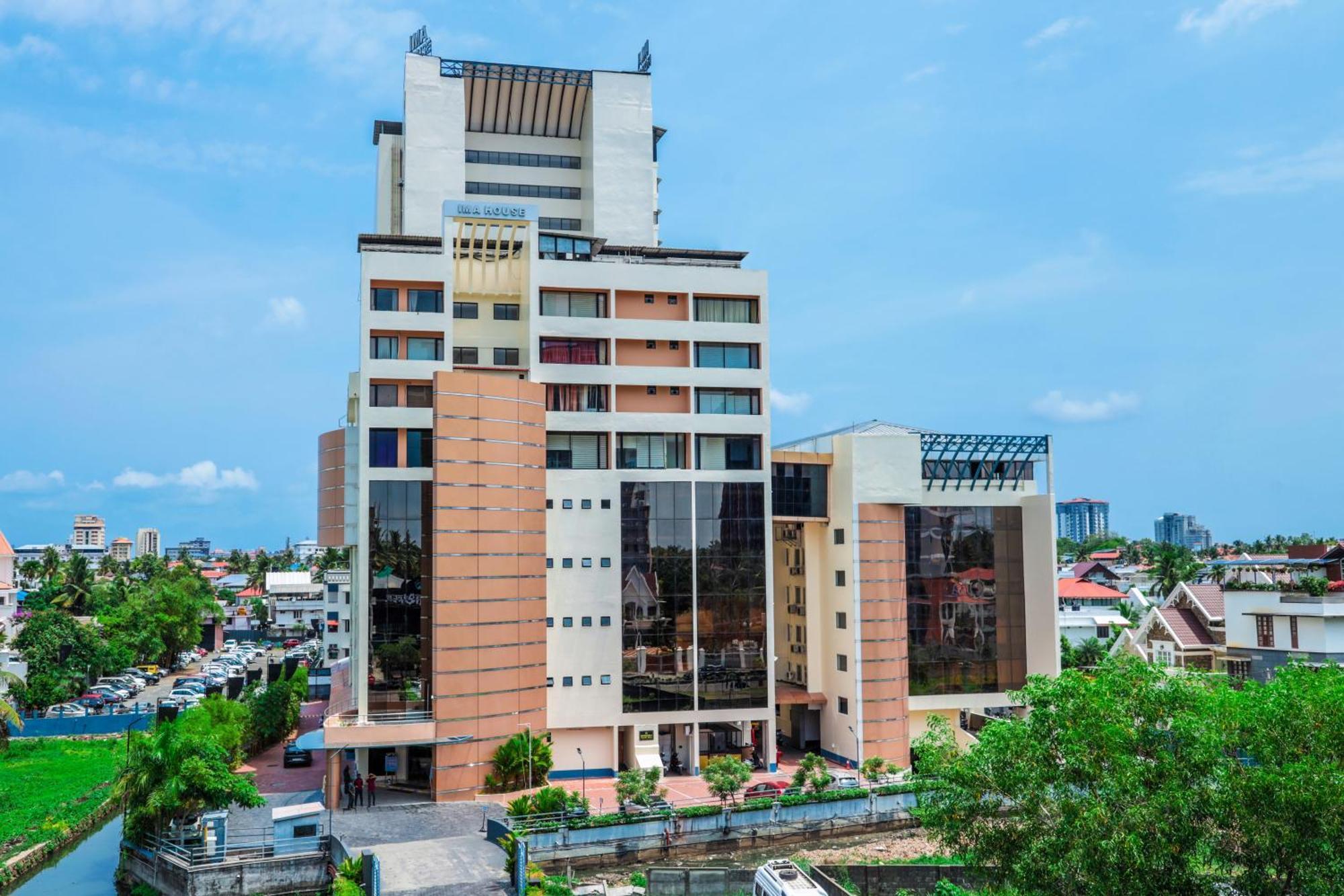 Ima House Hotel Kochi Bagian luar foto