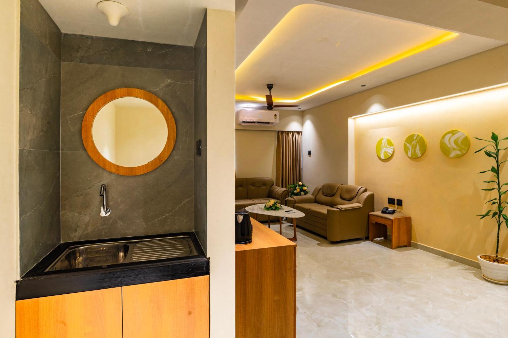 Ima House Hotel Kochi Bagian luar foto