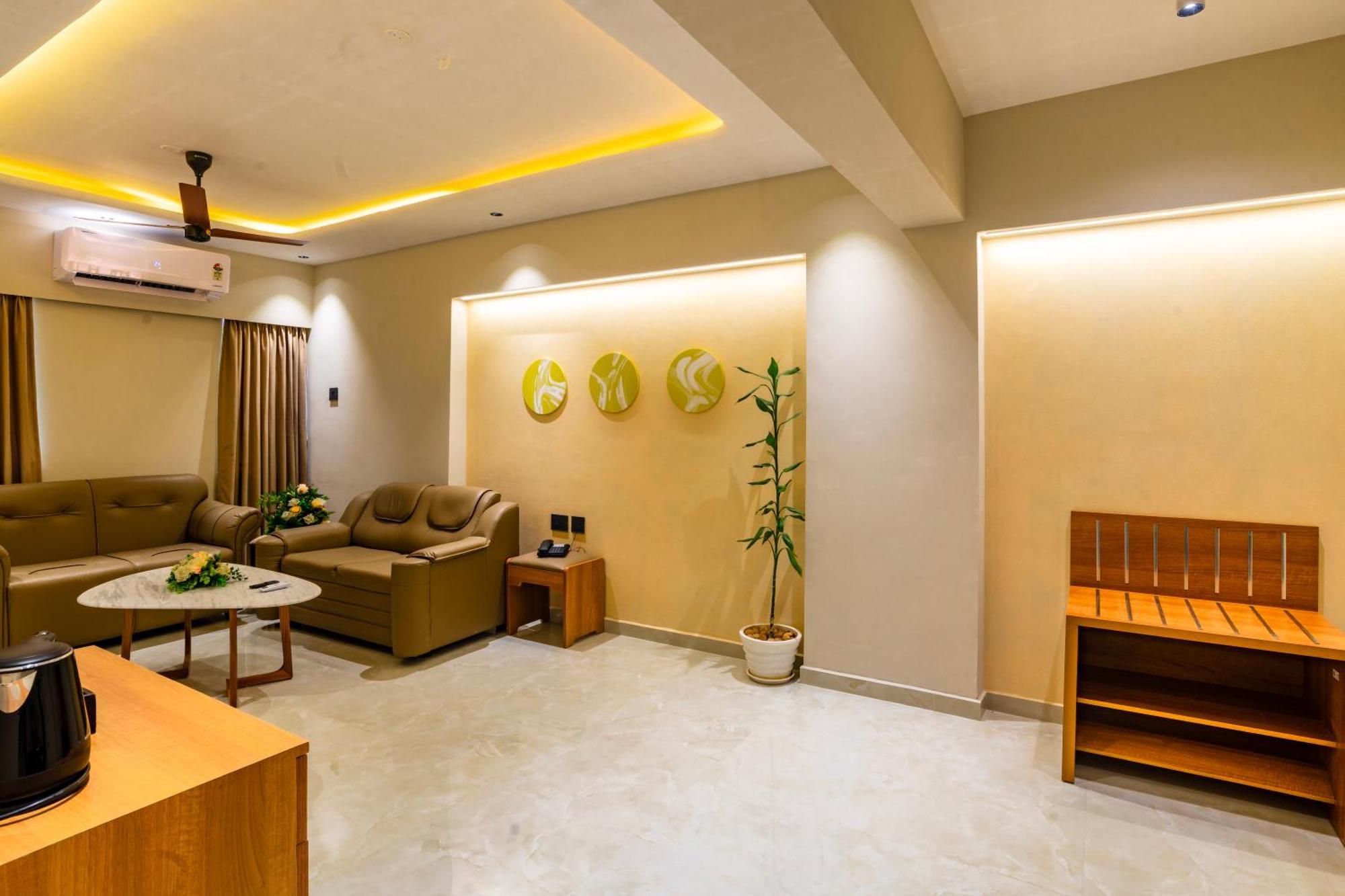 Ima House Hotel Kochi Bagian luar foto