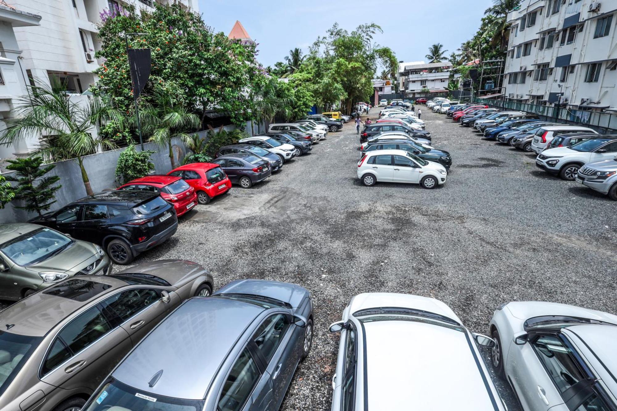 Ima House Hotel Kochi Bagian luar foto