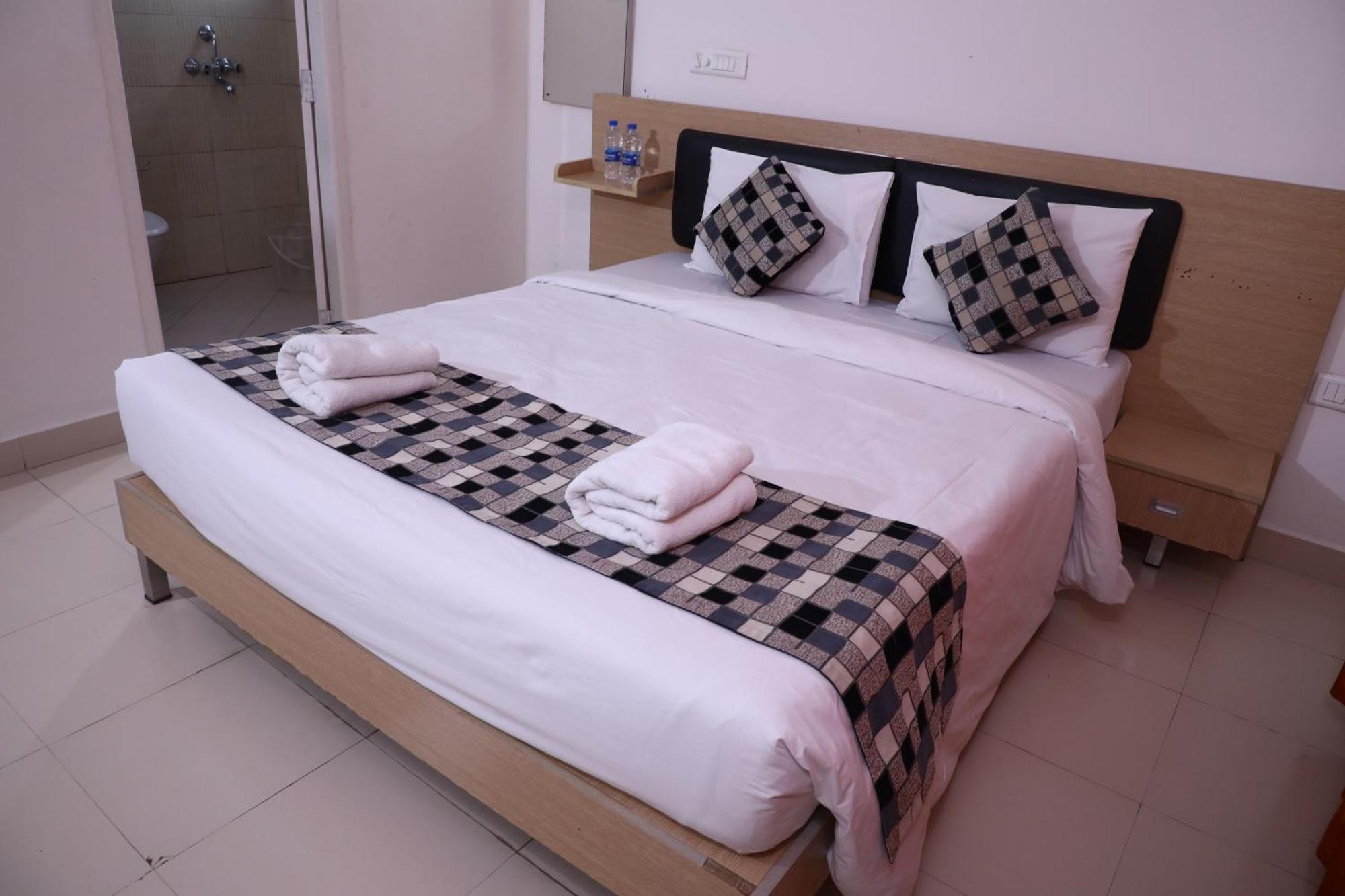 Ima House Hotel Kochi Bagian luar foto