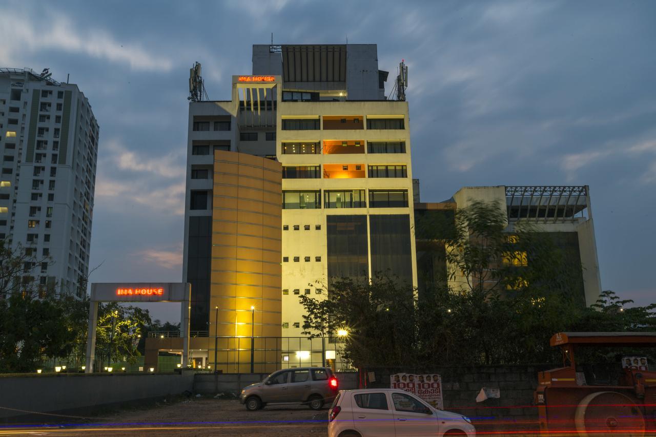 Ima House Hotel Kochi Bagian luar foto